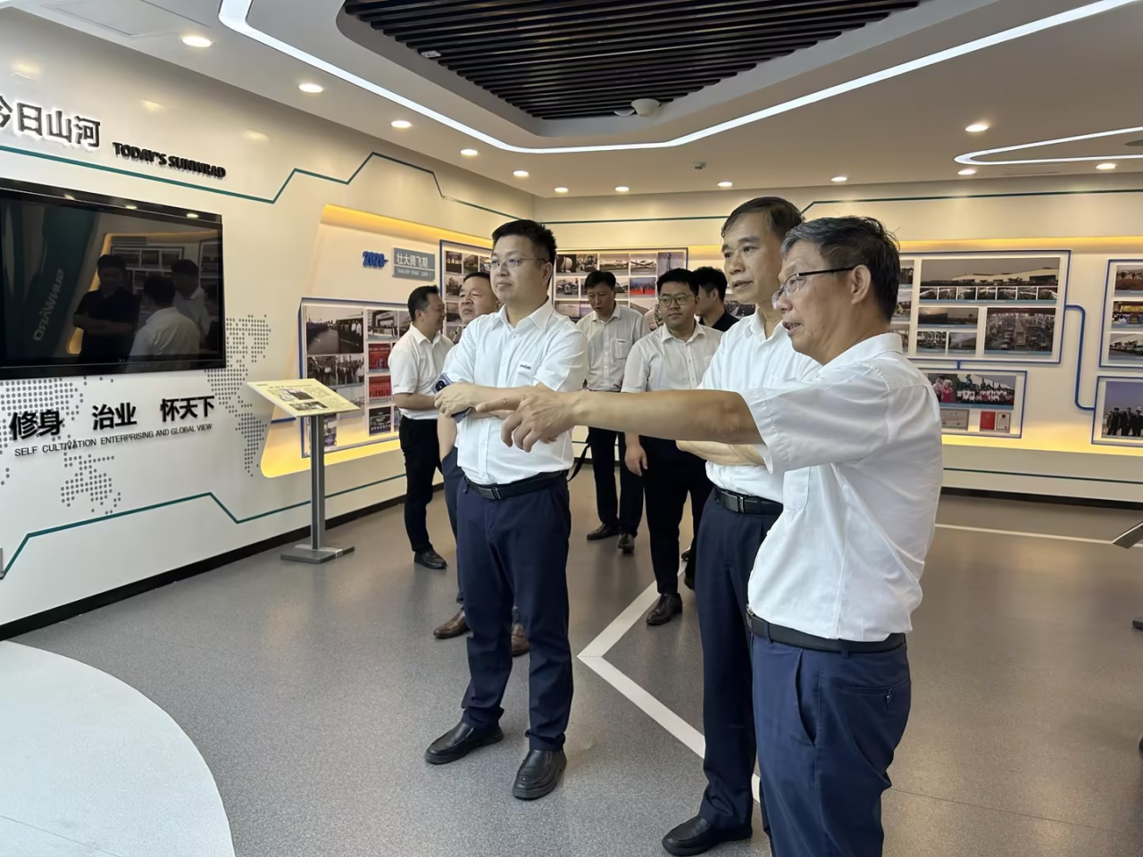 深入互换合作！昭通港李明忠副总经理率队莅临银河集团9873cm智能调查互换！