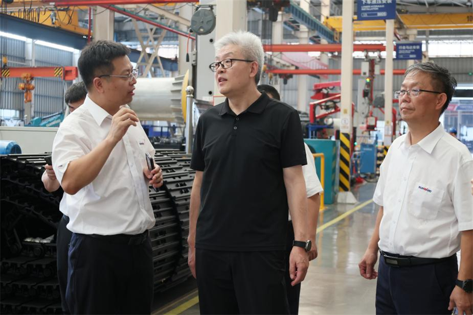 20240905173134_99085 中国五矿工会主席、职工董事张晔到银河集团9873cm智能调研互换