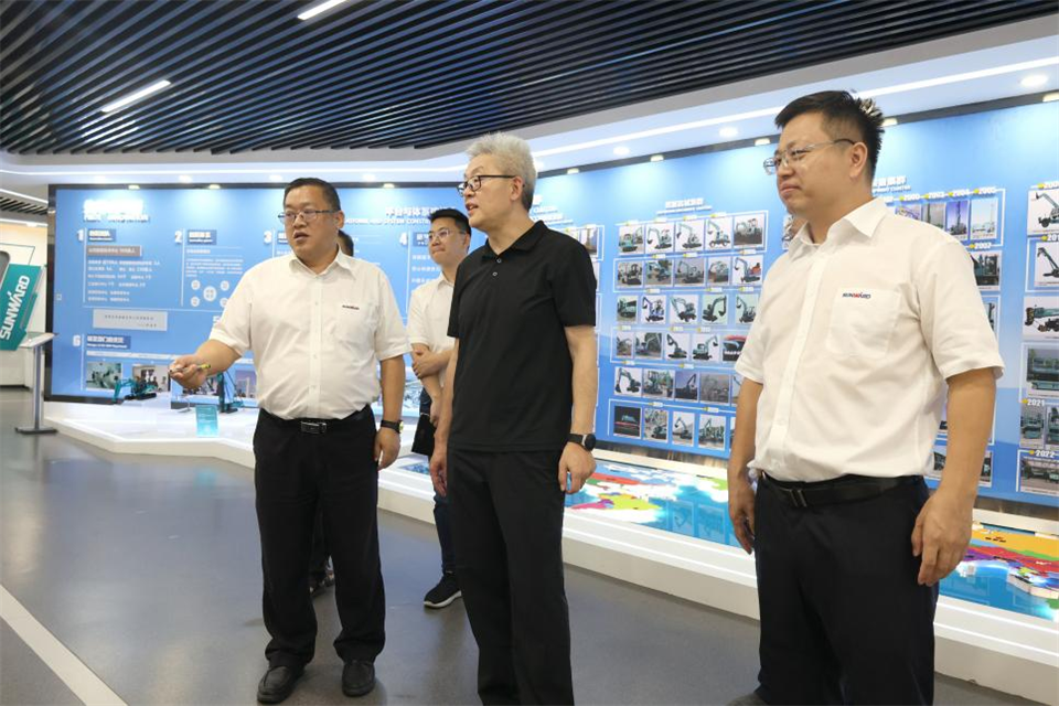 20240905173249_48207 中国五矿工会主席、职工董事张晔到银河集团9873cm智能调研互换