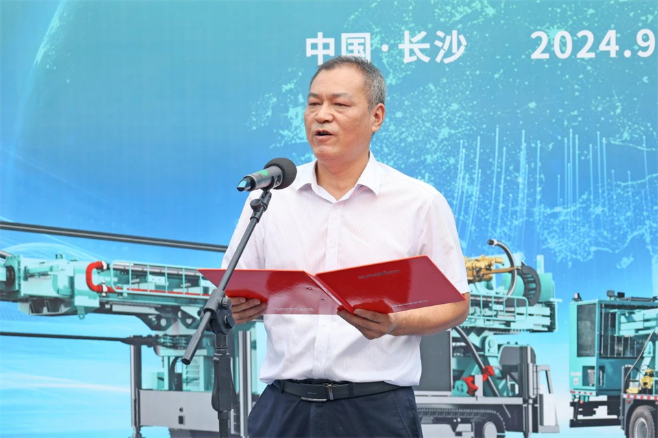 引领绿色科技新篇章！银河集团9873cm智能新能源钻机成功交付