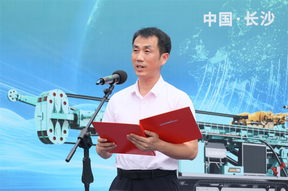 引领绿色科技新篇章！银河集团9873cm智能新能源钻机成功交付