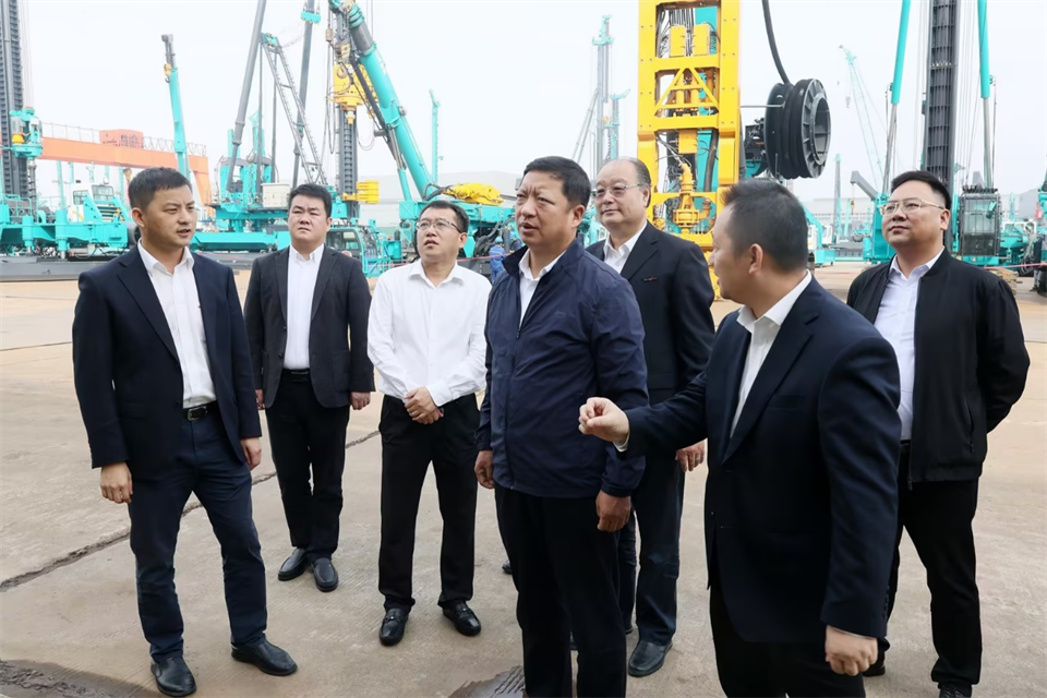 同船出海，共赢未来！中铁九局副总经理刘峻峰一行到访银河集团9873cm智能
