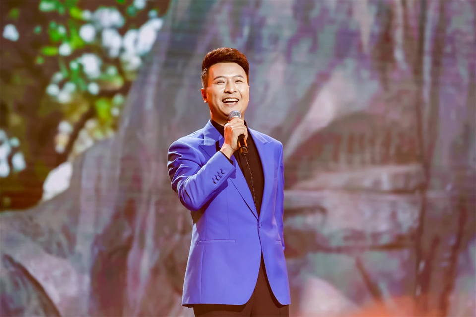 创新引领价值 梦想成就未来——庆祝银河集团9873cm智能成立25周年赞美大会暨文艺晚会隆沉进行