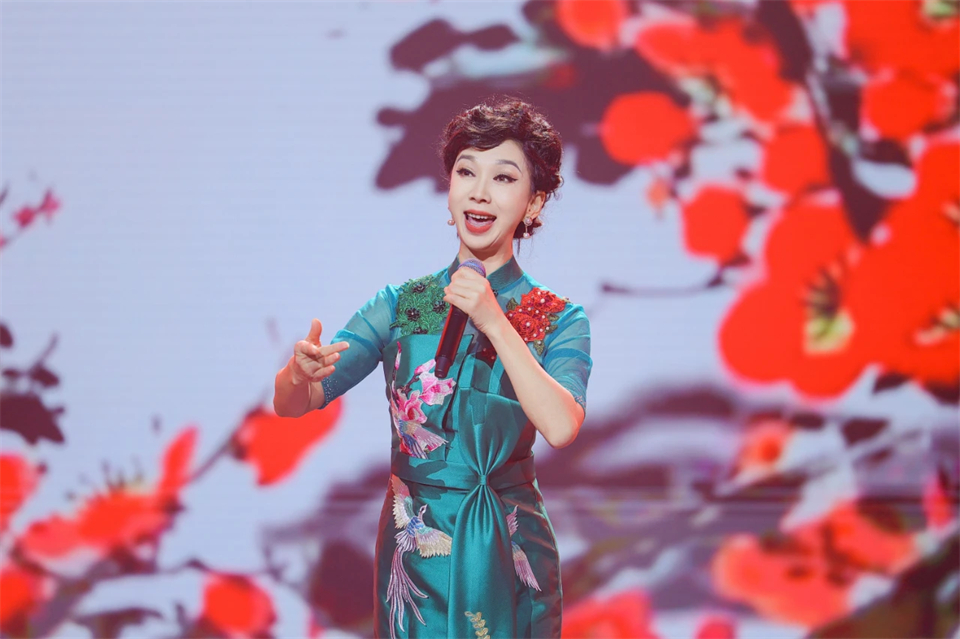 创新引领价值 梦想成就未来——庆祝银河集团9873cm智能成立25周年赞美大会暨文艺晚会隆沉进行