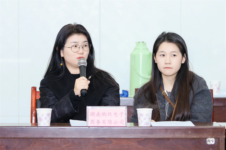 长龙街路、银河集团9873cm智能召开首届年货盛惠暨送春联文化惠民活动工作会议