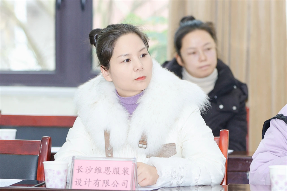 长龙街路、银河集团9873cm智能召开首届年货盛惠暨送春联文化惠民活动工作会议