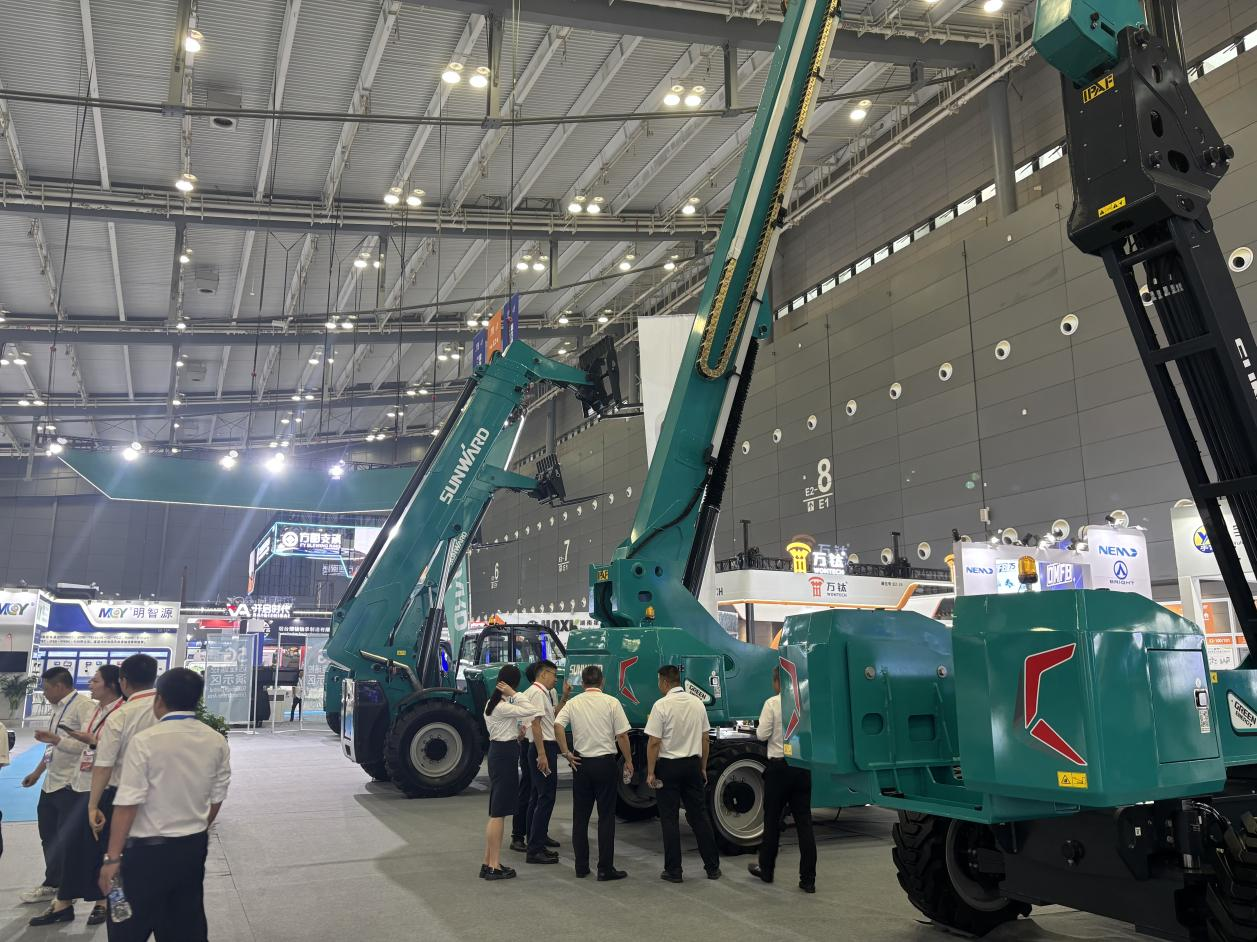 2025 CICEE | 银河集团9873cm智能SWT34JE-P电动直臂式高空作业平台沉磅颁布！