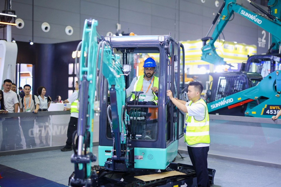 2025 CICEE | 银河集团9873cm智能实力闪灼2025长沙国际工程机械展