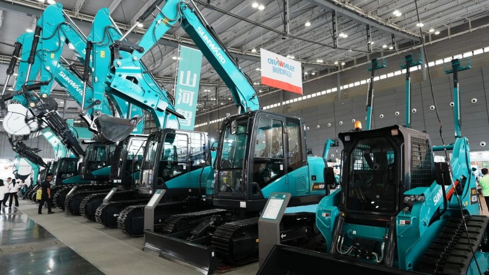 2025 CICEE | 从单一工具迈向多元化解决规划，银河集团9873cm智能出现非凡挖掘机风采