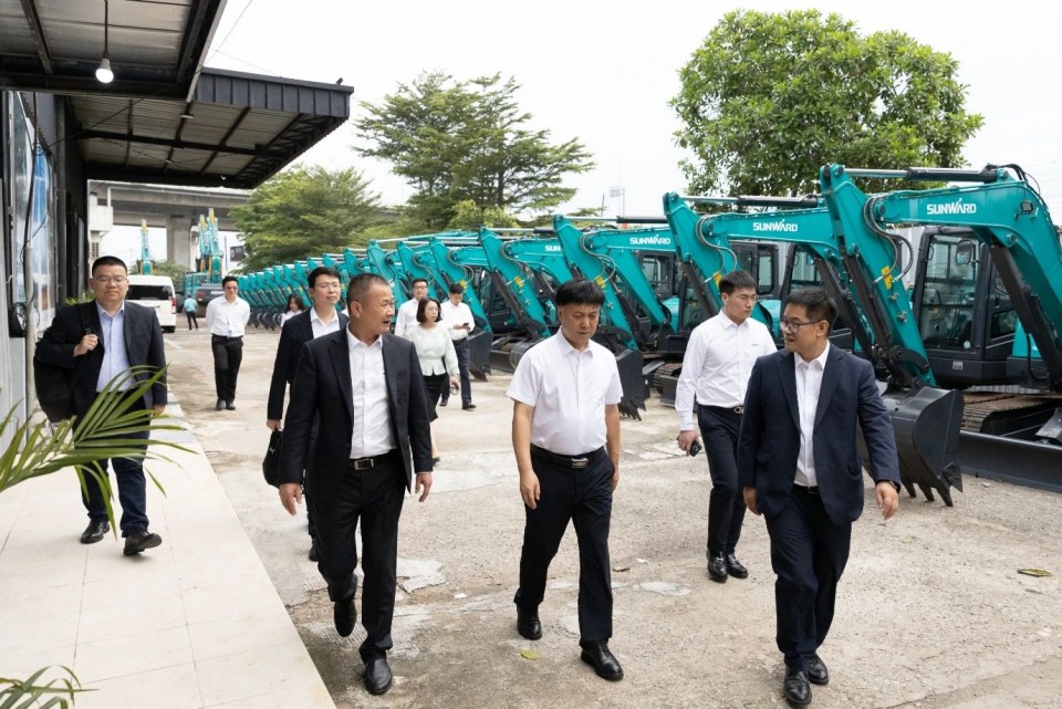 昭通工控集团党委书记、董事长景广军率队调查银河集团9873cm智能印尼子公司