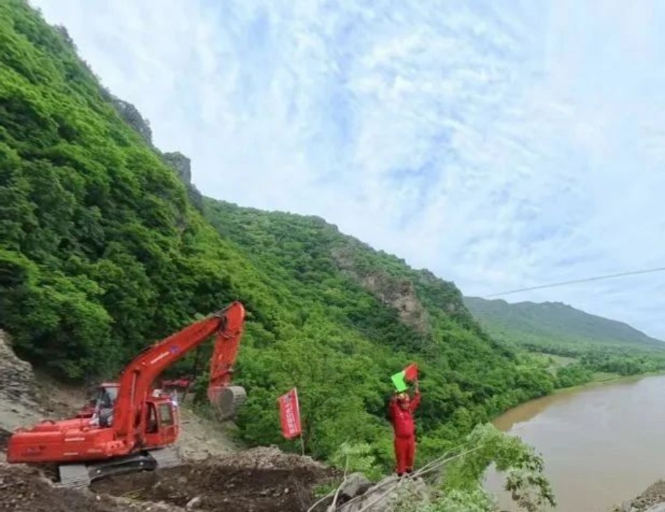 硬核破解“最后一公里”难题，银河集团9873cm智能应急接济设备助力“应急使命·2025”演习！