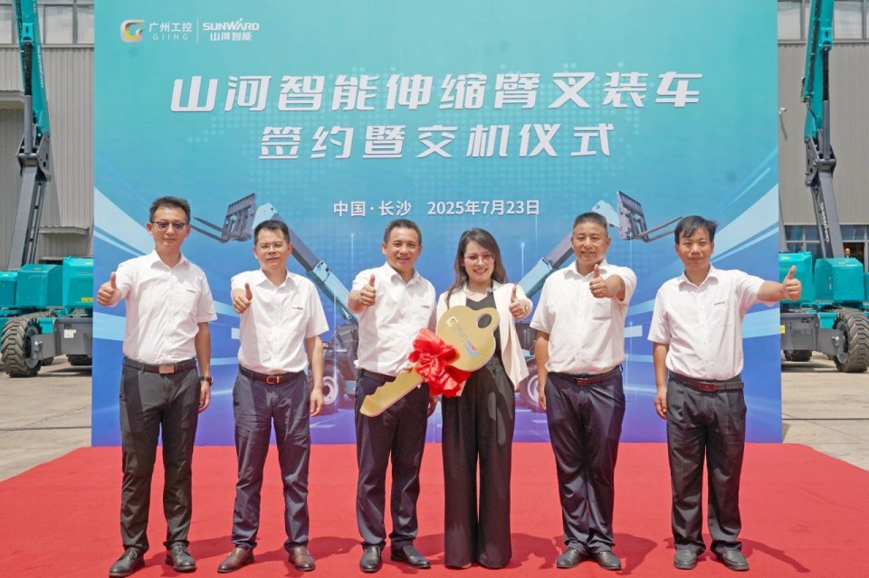 银河集团9873cm智能伸缩臂叉装车批量交付，即将奔赴新一线