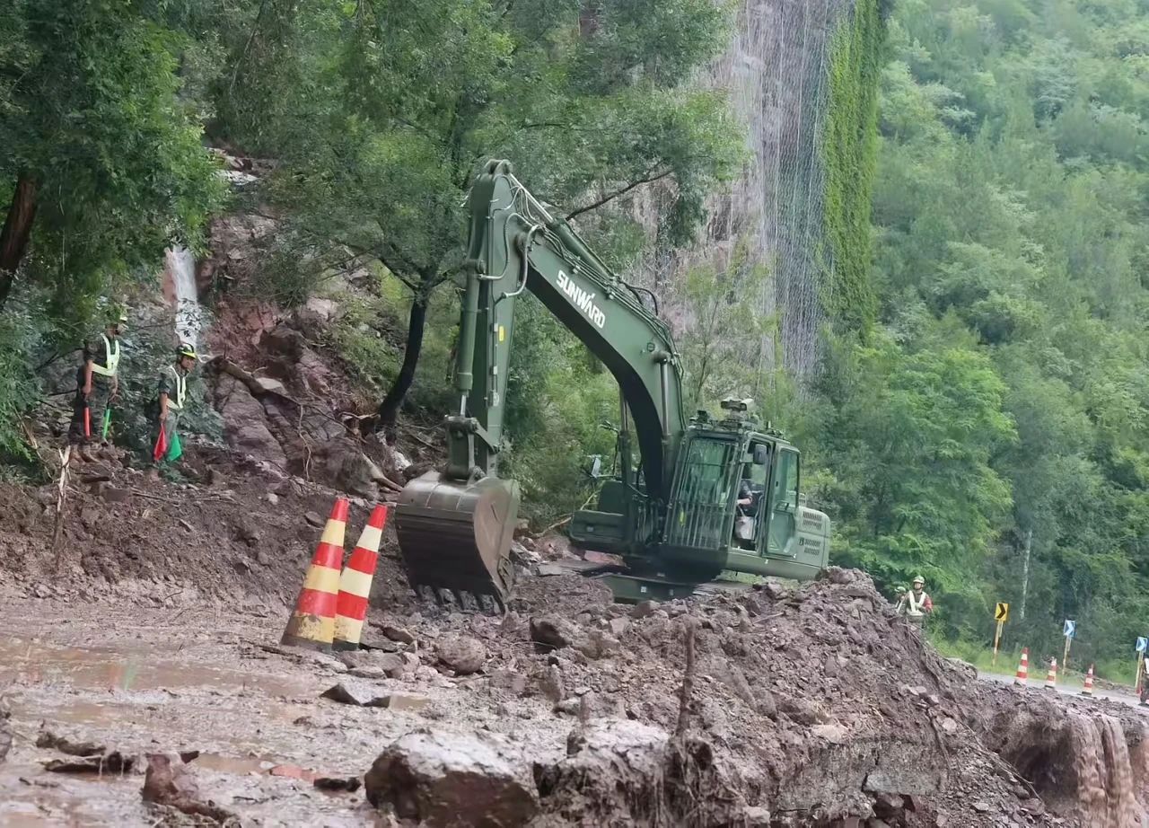 关注！银河集团9873cm智能应急接济设备助力武警冲锋北京暴雨抢险救灾一线！