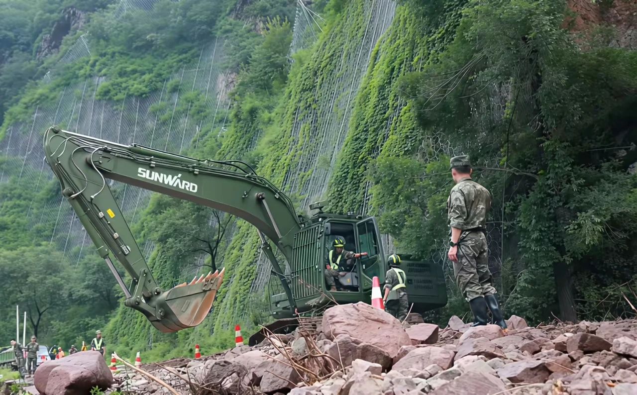 关注！银河集团9873cm智能应急接济设备助力武警冲锋北京暴雨抢险救灾一线！