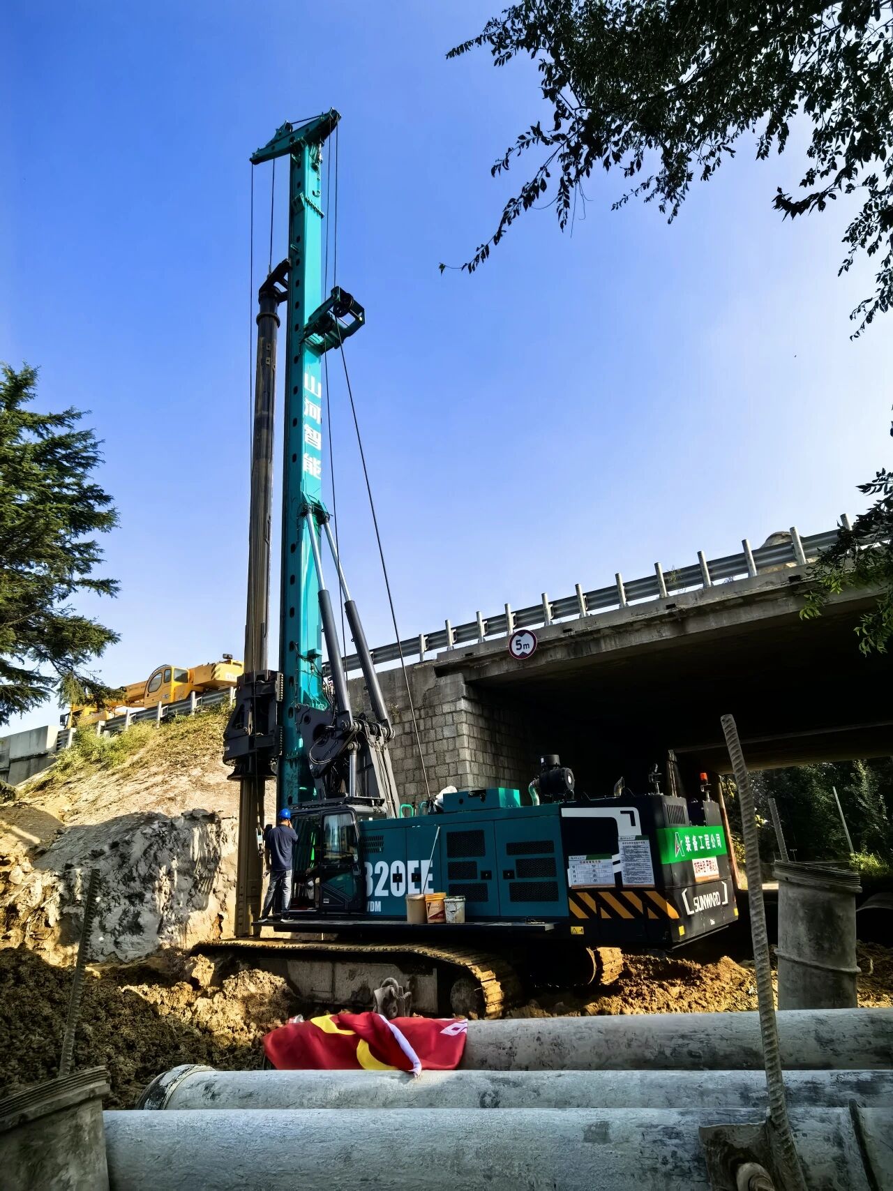 银河集团9873cm智能增程式电动旋挖钻机助力山东高速建设，绿色施工功效显著