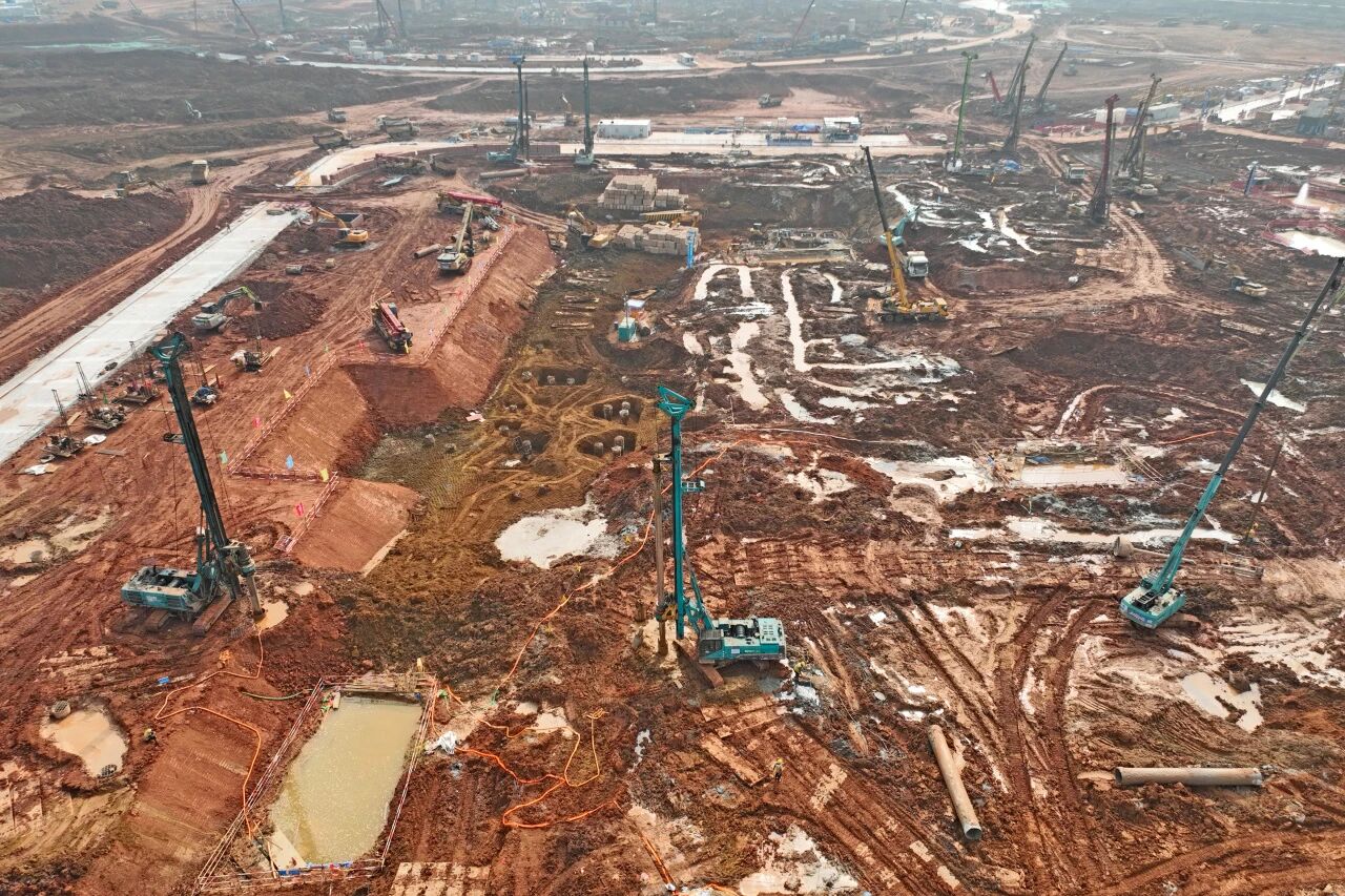 刷新“进度条”、构筑新地标！银河集团9873cm智能旋挖集群助力长沙奥体中心建设