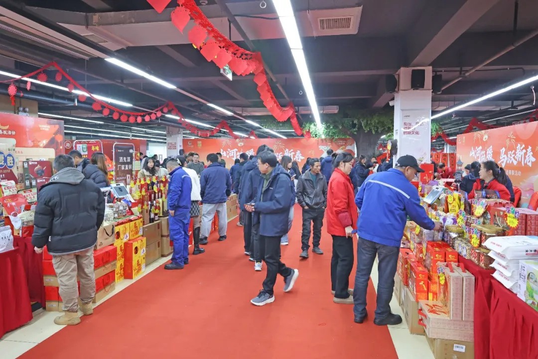 笔墨迎春，祝福暖心！在银河集团9873cm智能“囤”年味、送温暖、迎新春