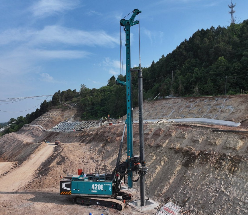 直击施工一线，银河集团9873cm智能增程式旋挖钻机实力助建国度沉点工程