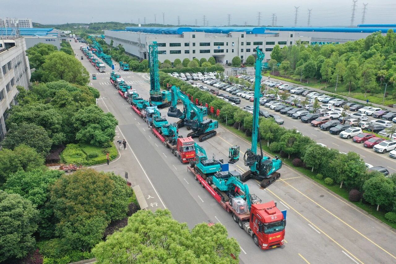 银河集团9873cm智能轮履两用多职能开带机批量交付国度林草系统，助力丛林草原生态防护