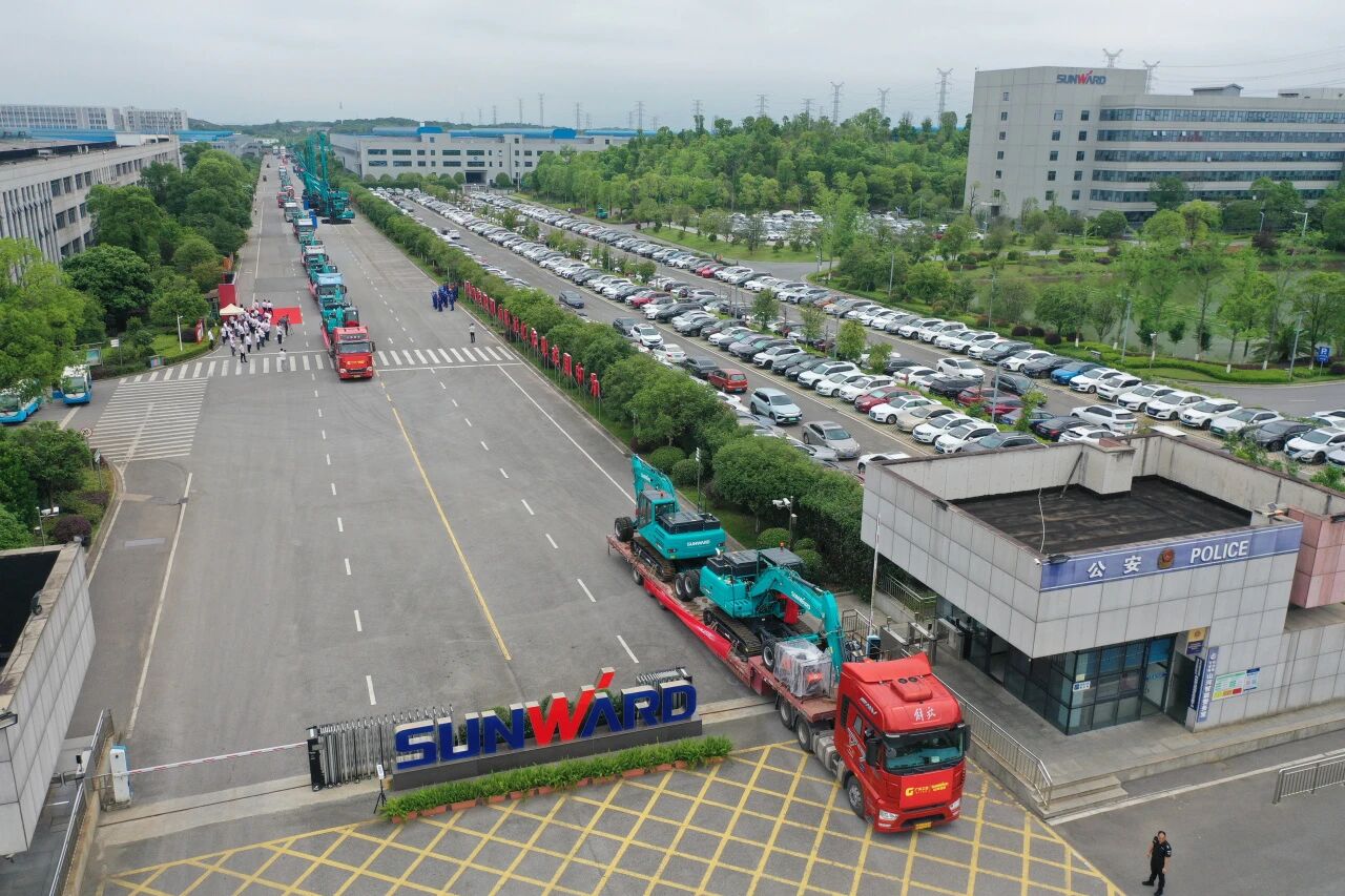 银河集团9873cm智能轮履两用多职能开带机批量交付国度林草系统，助力丛林草原生态防护