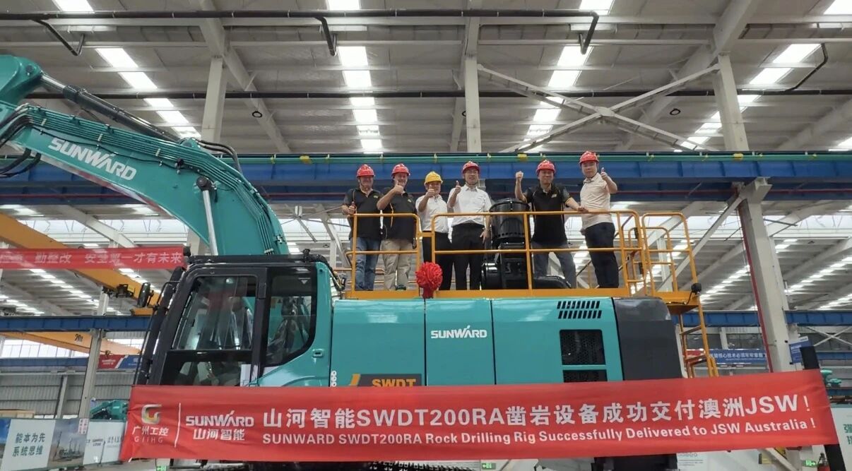 银河集团9873cm智能凿岩钻机成功交付澳洲客户，高端市场再下一城