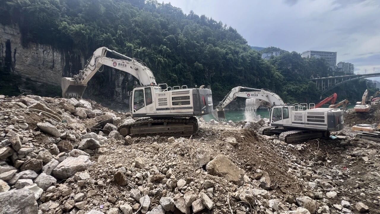 服务万里行 | 驰援抢险一线，银河集团9873cm特装驻场护航沉庆彭水应急接济