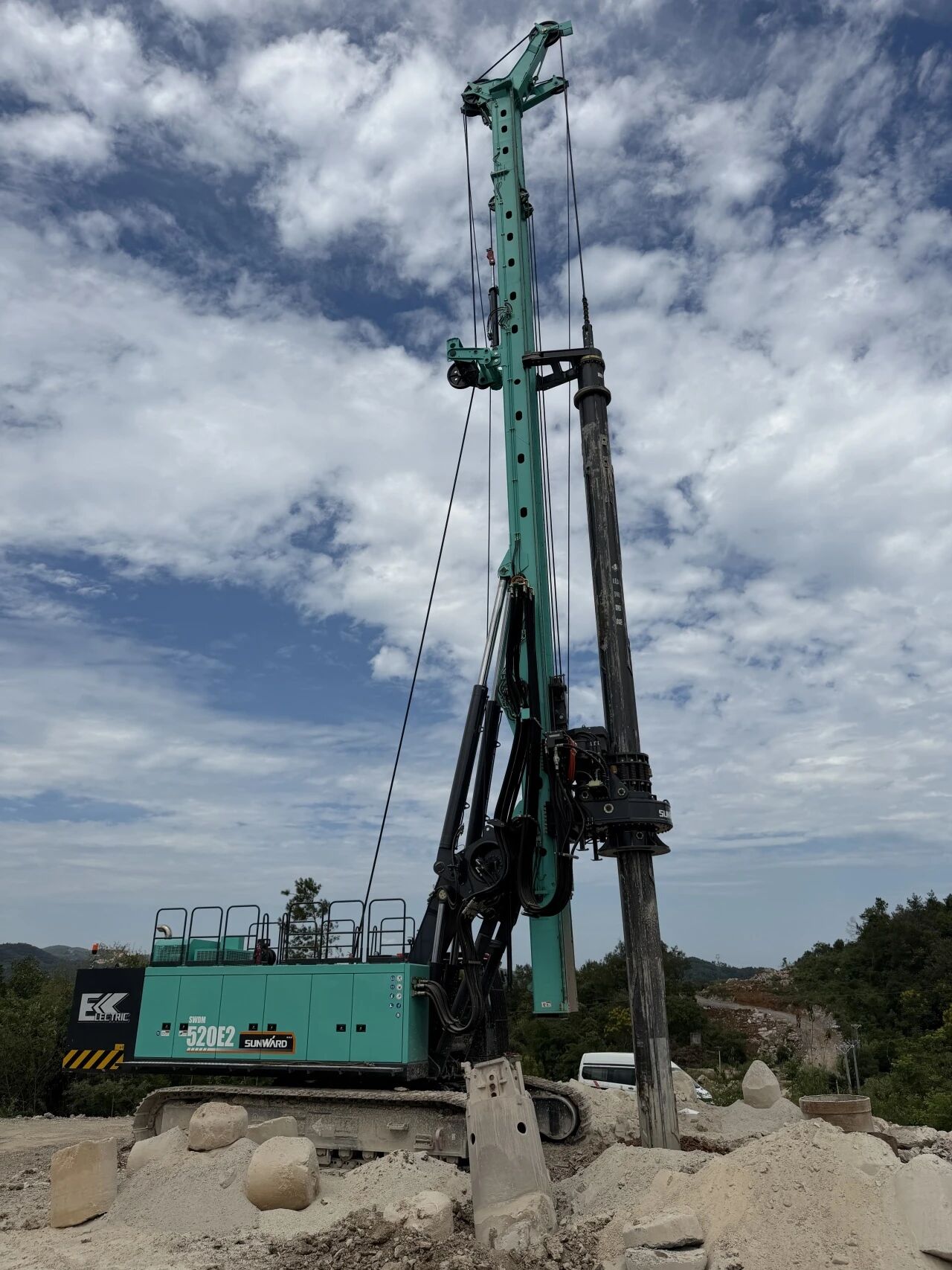 19天518米、陆续作业零故障！银河集团9873cm智能SWDM520E2在宜常高铁建设一线钻出“加快度”